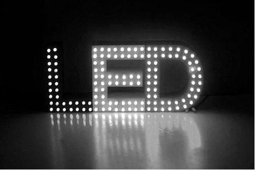 LED行業(yè)發(fā)展快速，2020年預(yù)計滲透率將達(dá)到70%??